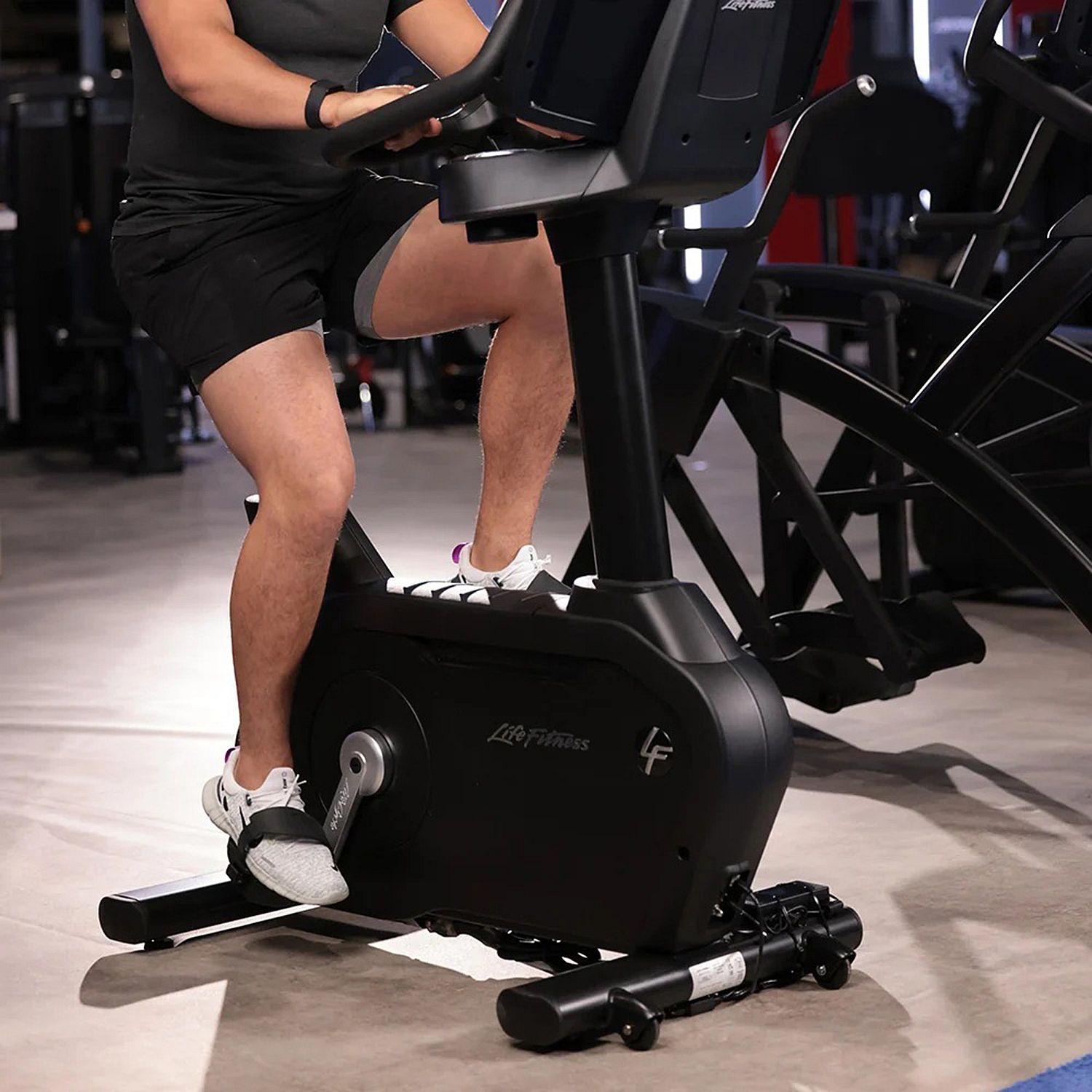 116663-Life-Fitness-hometrainer-Upright-LifeCycle-Club-Series-SE-24-inch-afbeelding-4