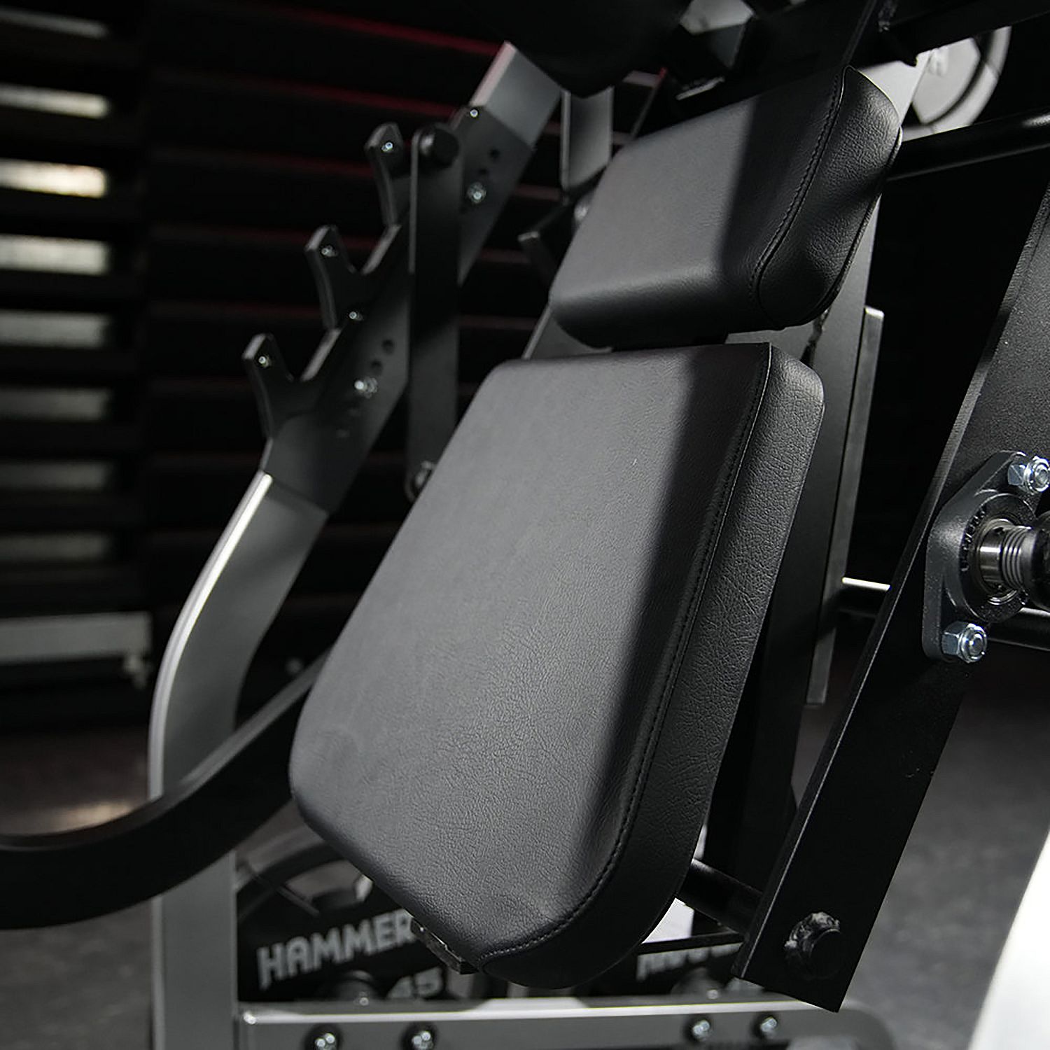 145898-Hammer-Strength-Plate-Loaded-Pendulum-X-Squat-afbeelding-9