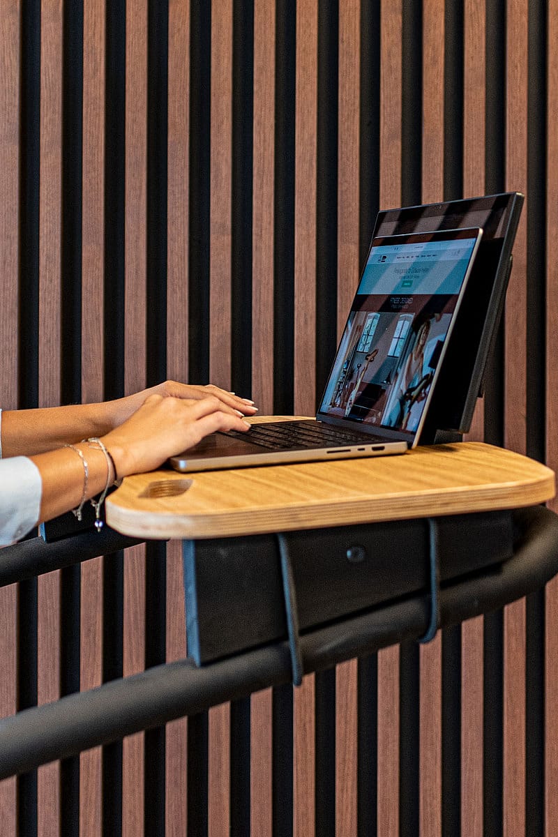 82991-NOHrD-Sprintbok-V2-laptop-steun-eikenhout-afbeelding-5