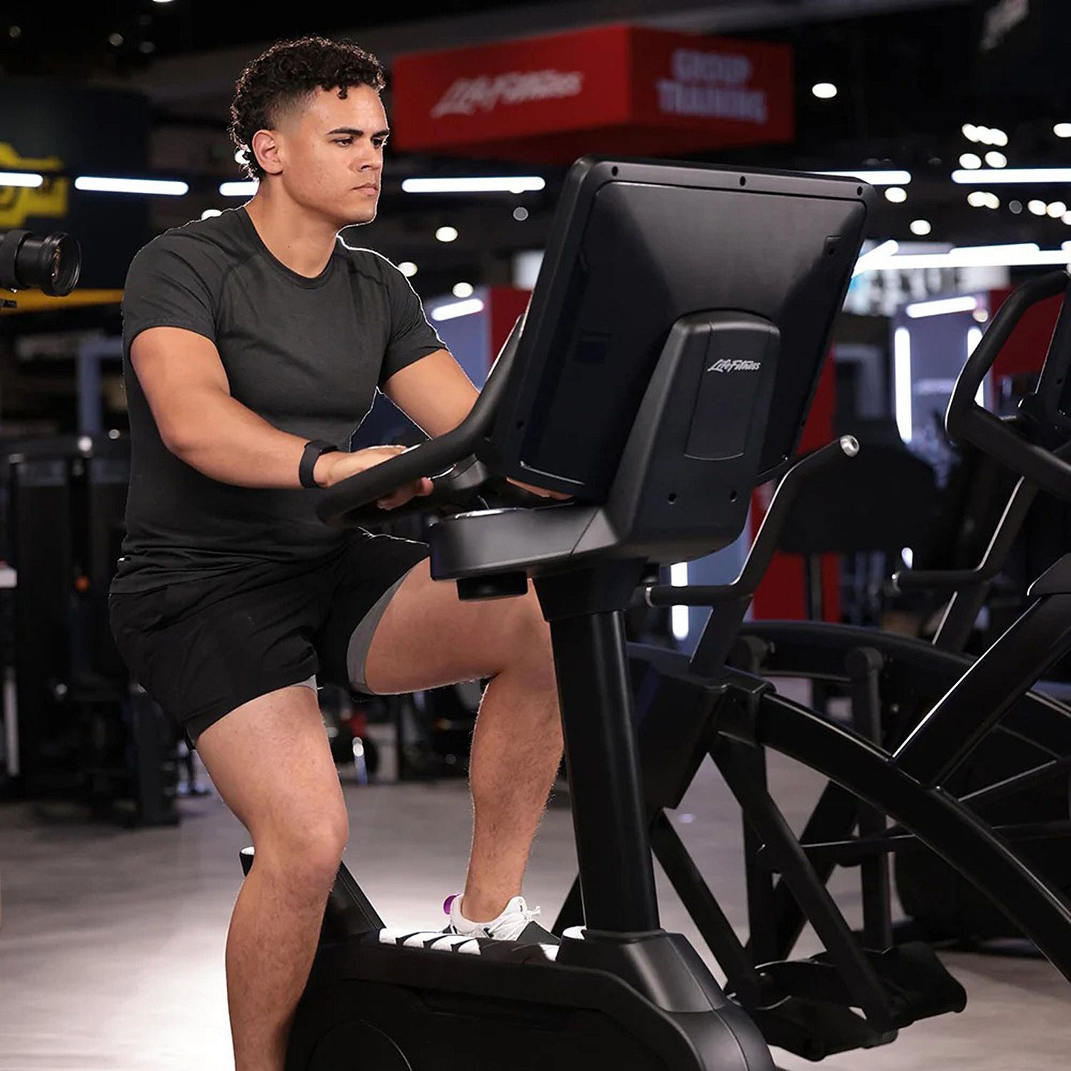 116663-Life-Fitness-hometrainer-Upright-LifeCycle-Club-Series-SE-24-inch-afbeelding-3