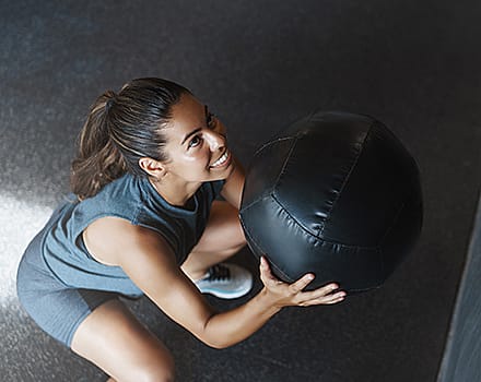 hyrox-vrouw-wall-ball-training-thumbnail