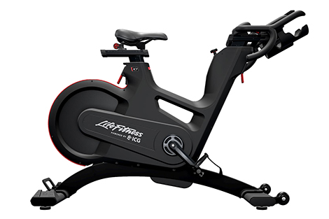 life-fitness-ic7-spinningfiets-met-vliegwiel-achter.jpg